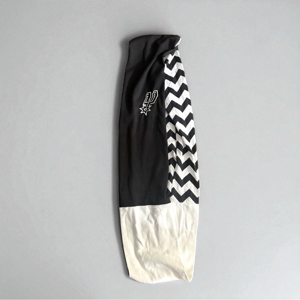 🔥3/$15 San Antonio SPURS handmade Black and White Chevron eternity scarf